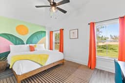 Near Downtown | Beach Access | Parking | Pets OK - Image 5
