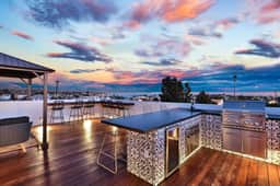 Ocean view with Rooftop, Peloton, Free Parking - Image 2