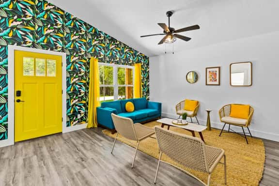 Near Downtown | Close to Beach | Parking | Pets OK - Image 1