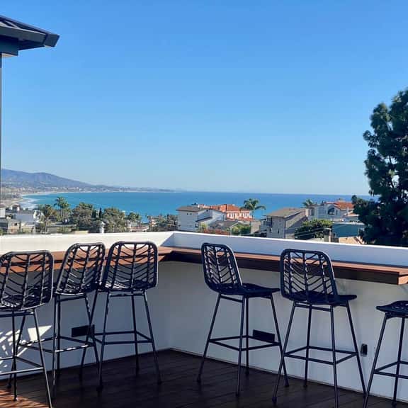 Ocean view with Rooftop, Peloton, Free Parking - Image 1