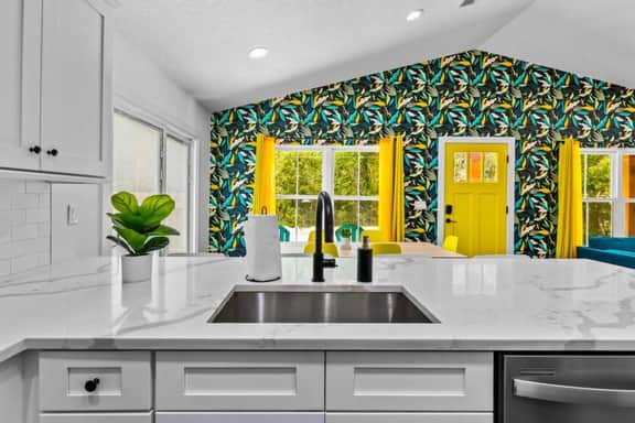 Near Downtown | Beach Access | Parking | Pets OK - Image 2
