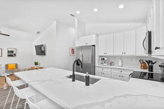 Near Downtown | Beach Access | Parking | Pets OK - Image 3