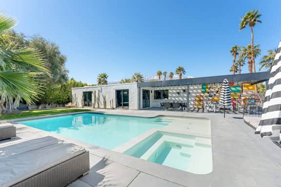 Pool & Hot Tub | Near Downtown | Free Parking - Image 5